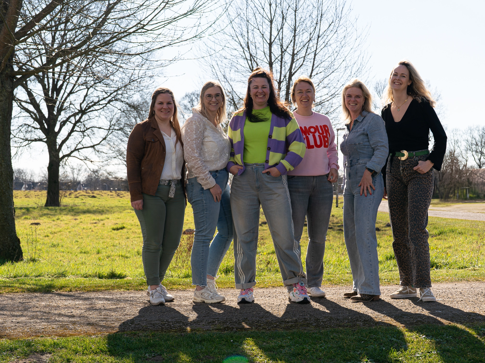 Ambulant hulpverleners buiten in het park