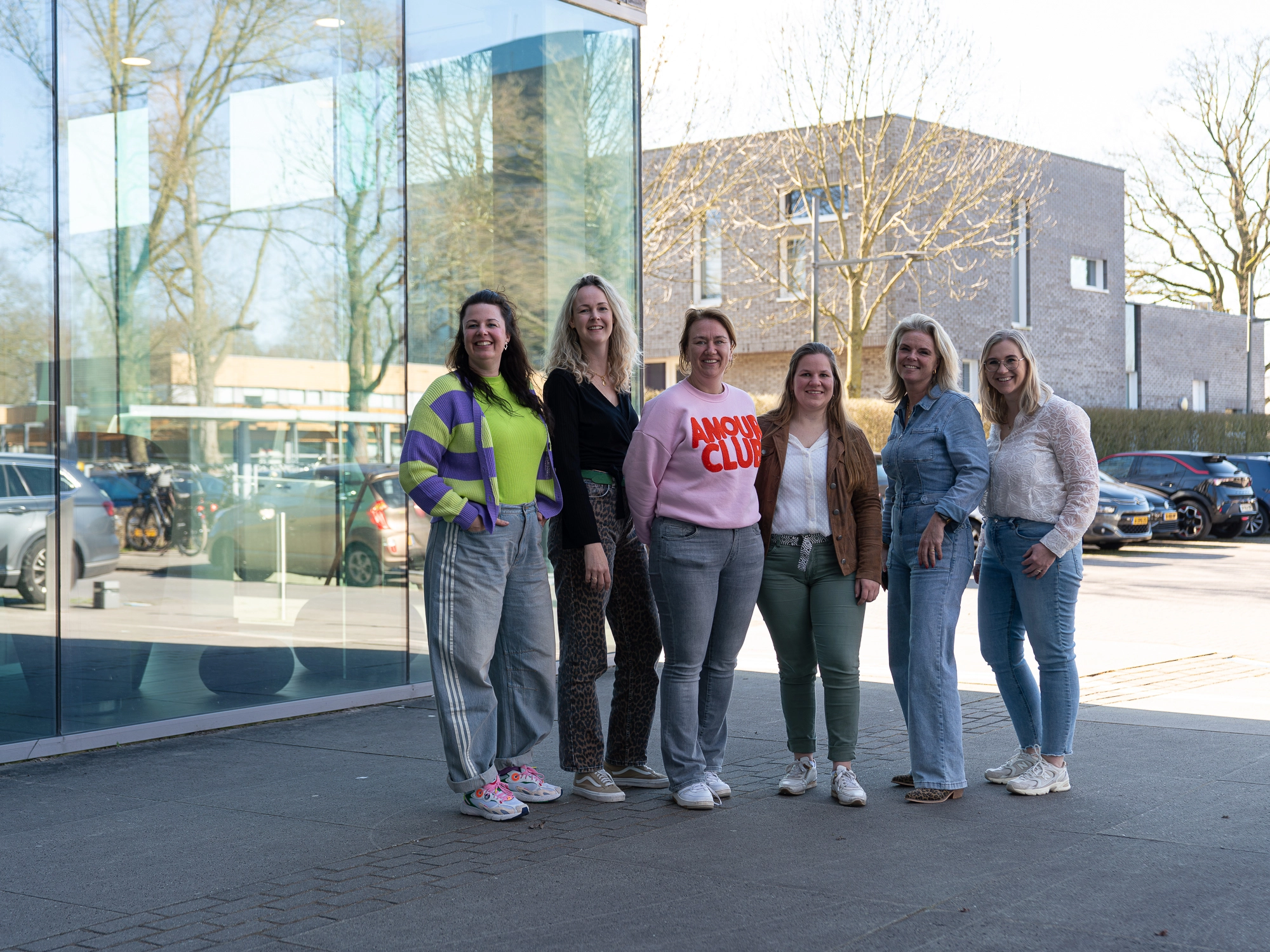 Ambulant hulpverleners Hengelo voor het pand